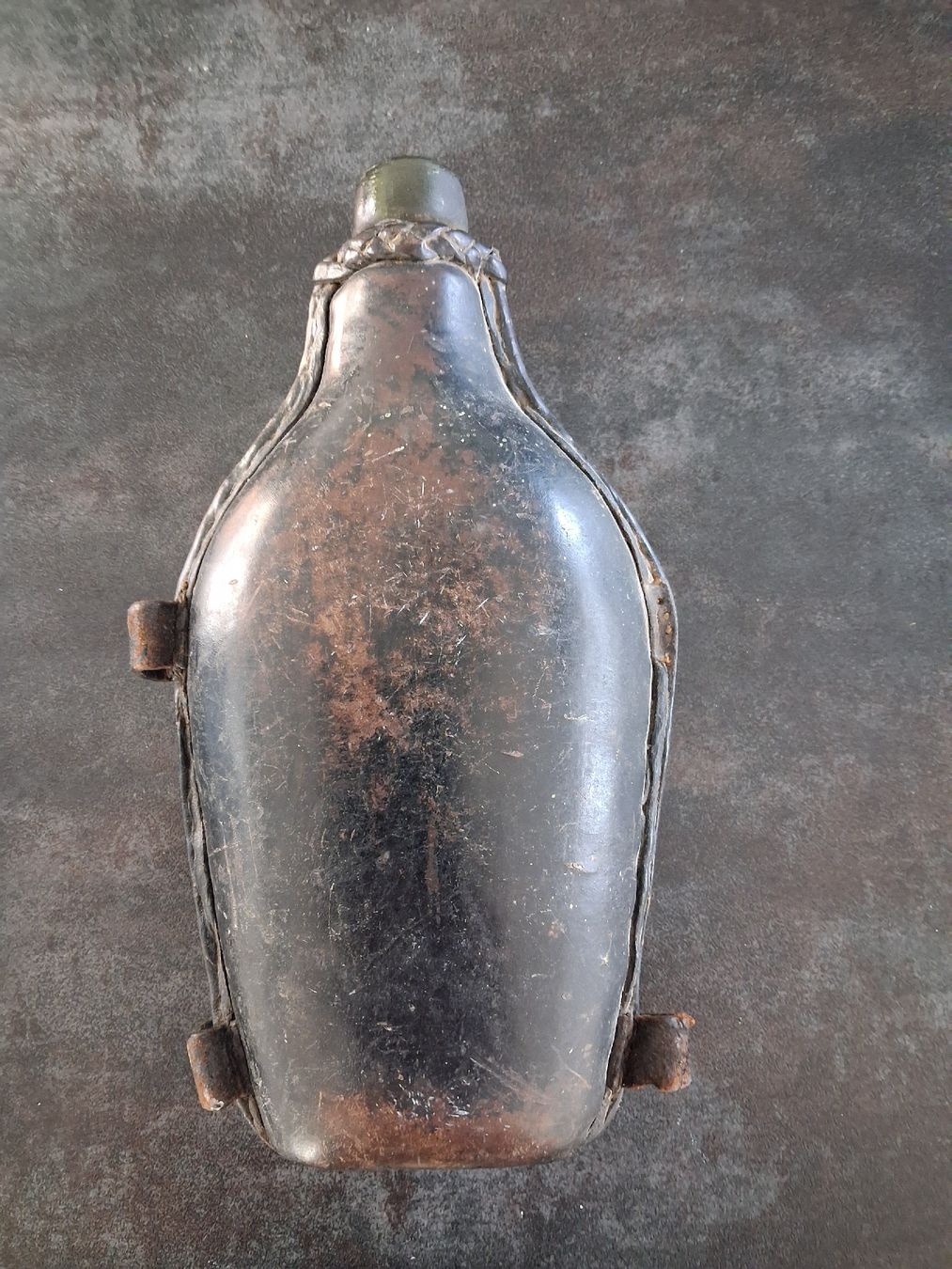 Schweizer Armee Attrezzatura & Pezzi di ricambio: Antike Schweizer Armee Feldflasche mit Lederumhüllung – Usato da Münsingen venduto da mustang1975 1