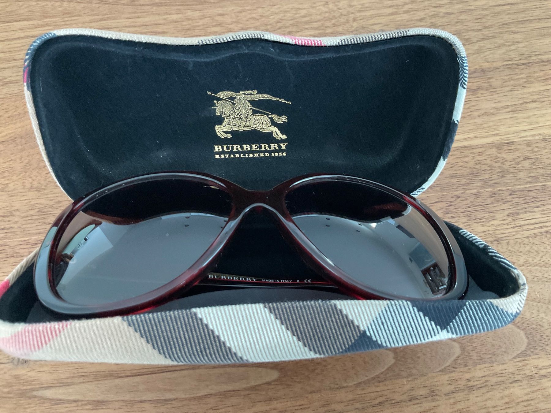 Burberry Occhiali & Lenti: Burberry Sonnenbrille – Usato da Wetzikon ZH venduto da coco8468 4