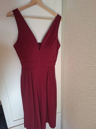 Abendkleid dunkelrot ärmellos wie neu von Wal G Grösse L