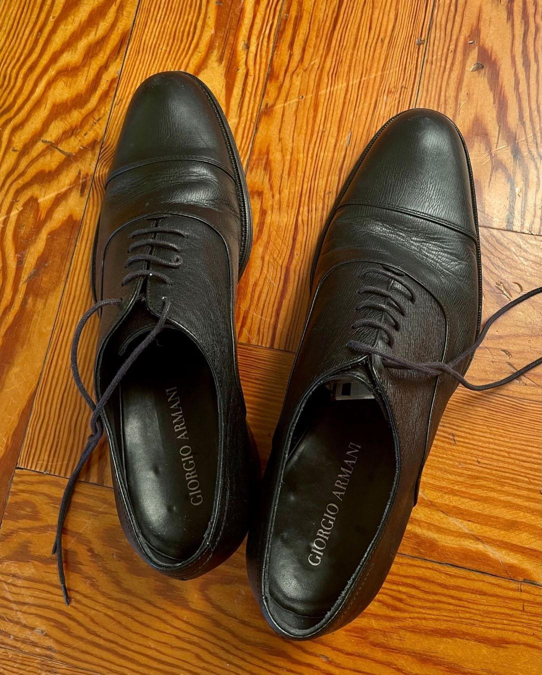 Armani Scarpe da uomo: Giorgio Armani derbies en cuir noir 44IT – Usato da Lausanne venduto da Taronshate 1