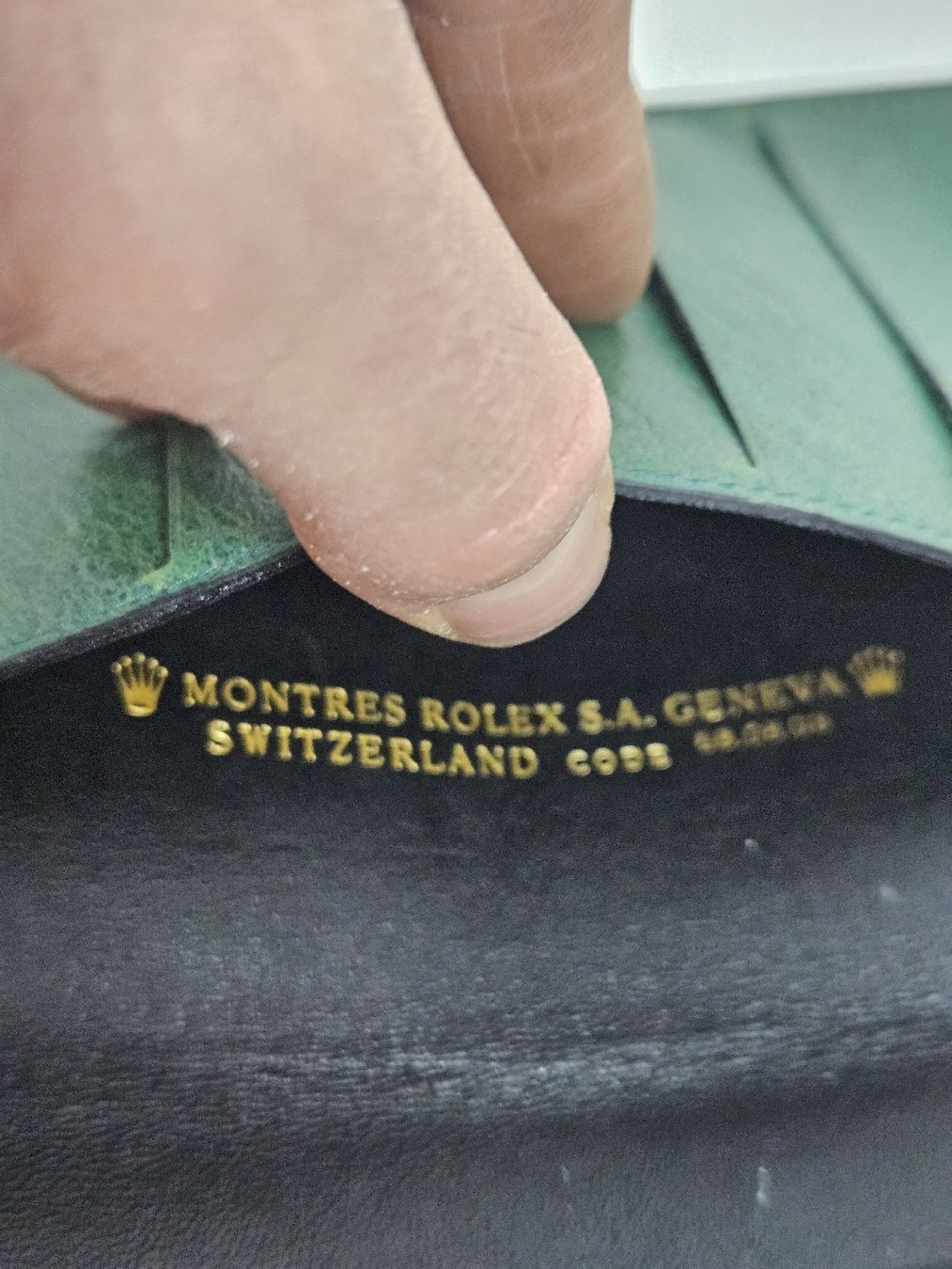 Rolex Uhren: Rolex Reisepasshülle grün Leder Code 68.08.03  – Gebraucht aus Schlieren von Bestleo 3