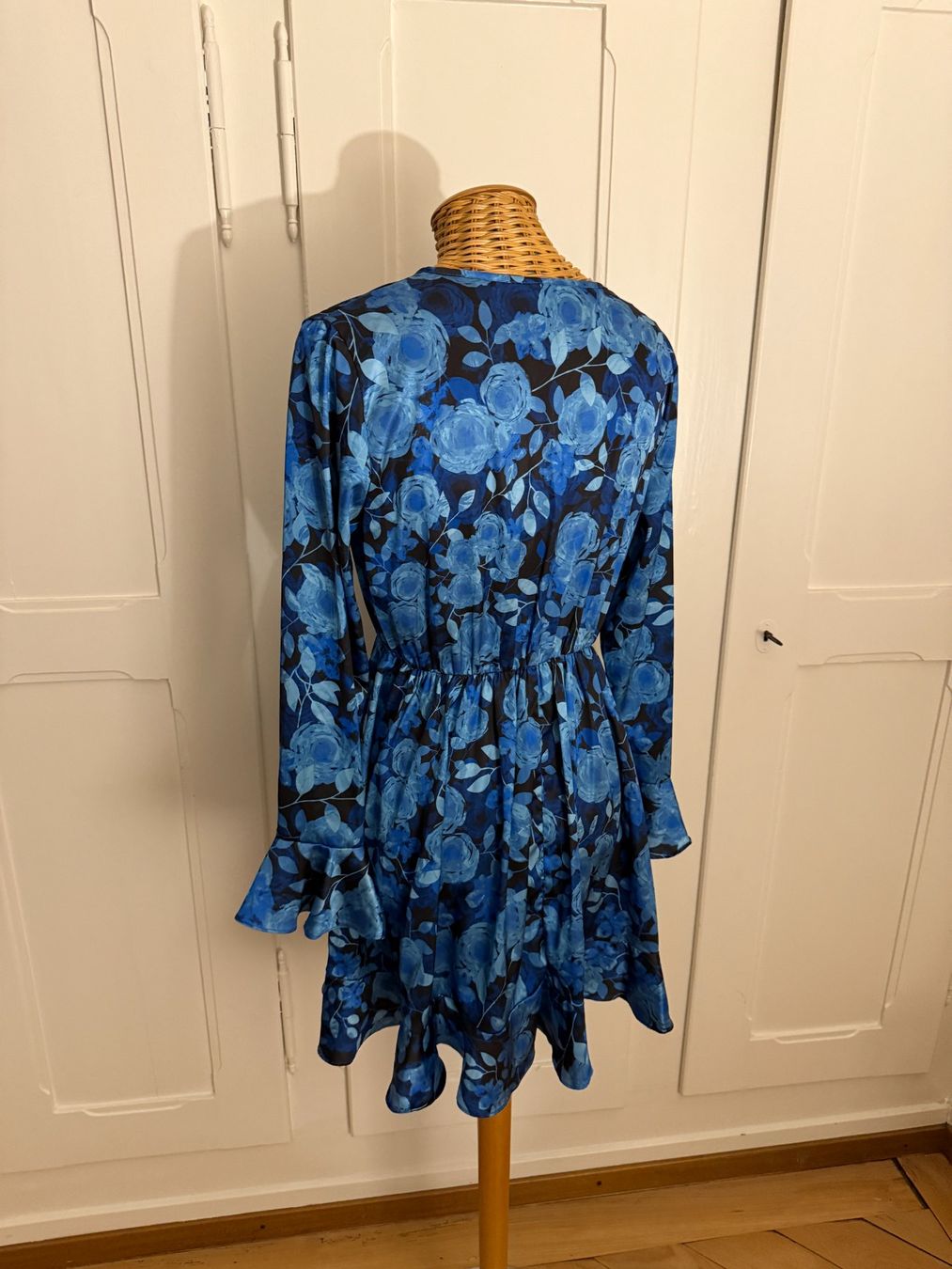 Shein Robes: Kleid blau-schwarz geblümt 36 – D'occasion à Zürich par Diazaio 2