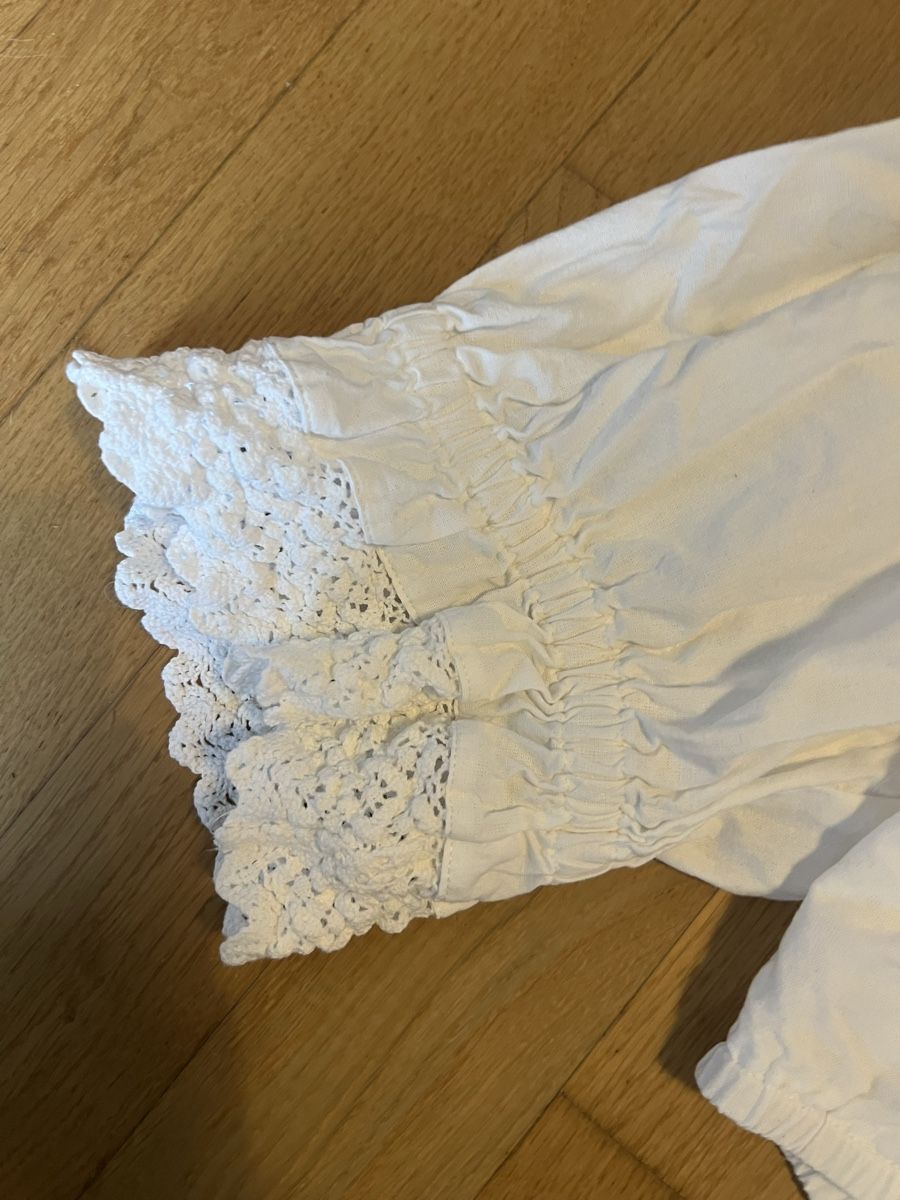 Blusen: Dirndlbluse Gr. 34 weiß – Gebraucht aus Dübendorf von val_9tf6 2