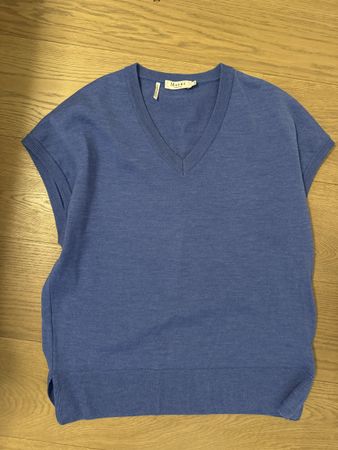 Maerz Muenchen merino wool vest, size 38, periwinkle