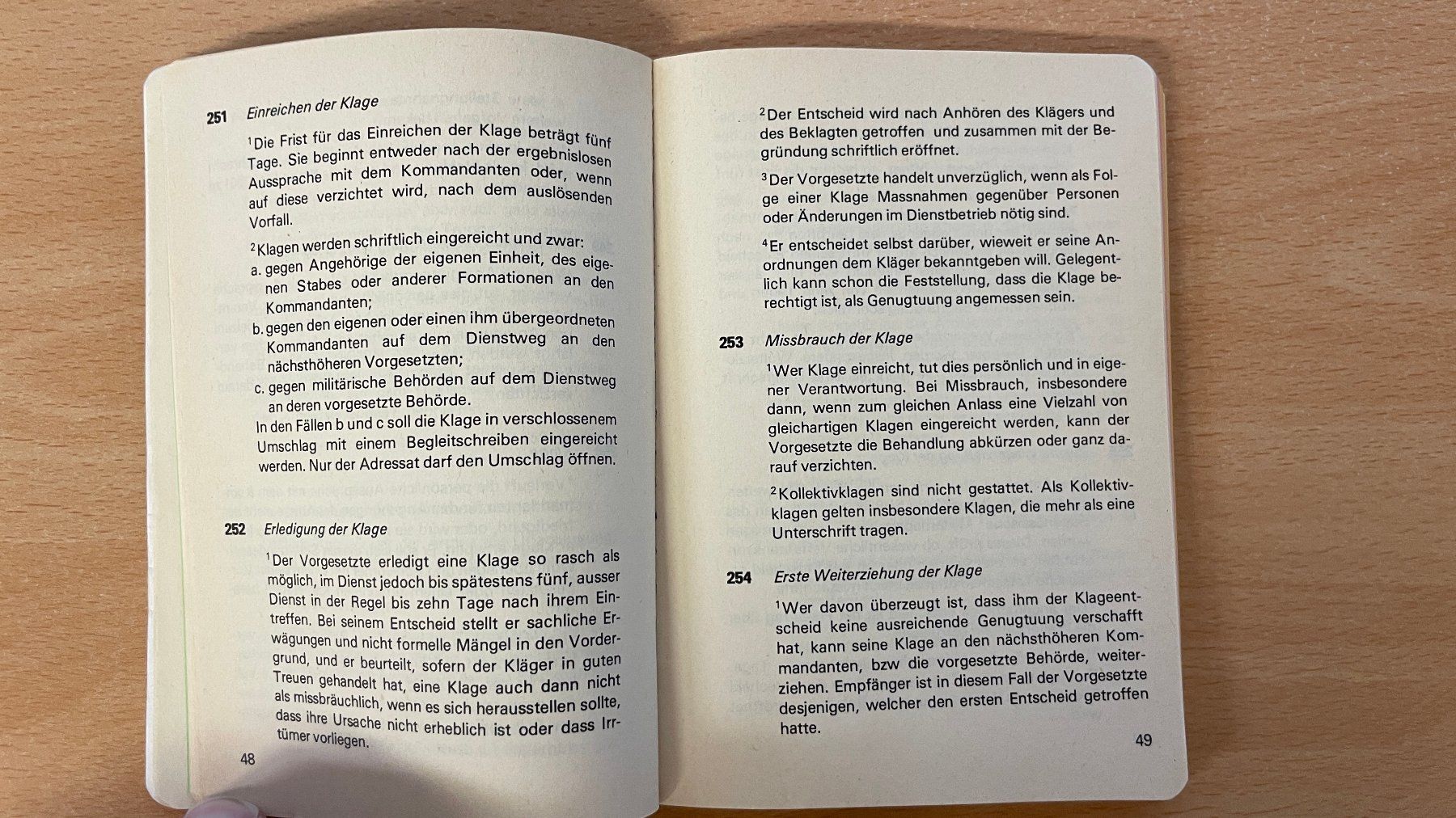 Libri: DR Dienstreglement Schweizer Armee VA 80 - 1980 – Usato da Glattfelden venduto da cybermaxx 7