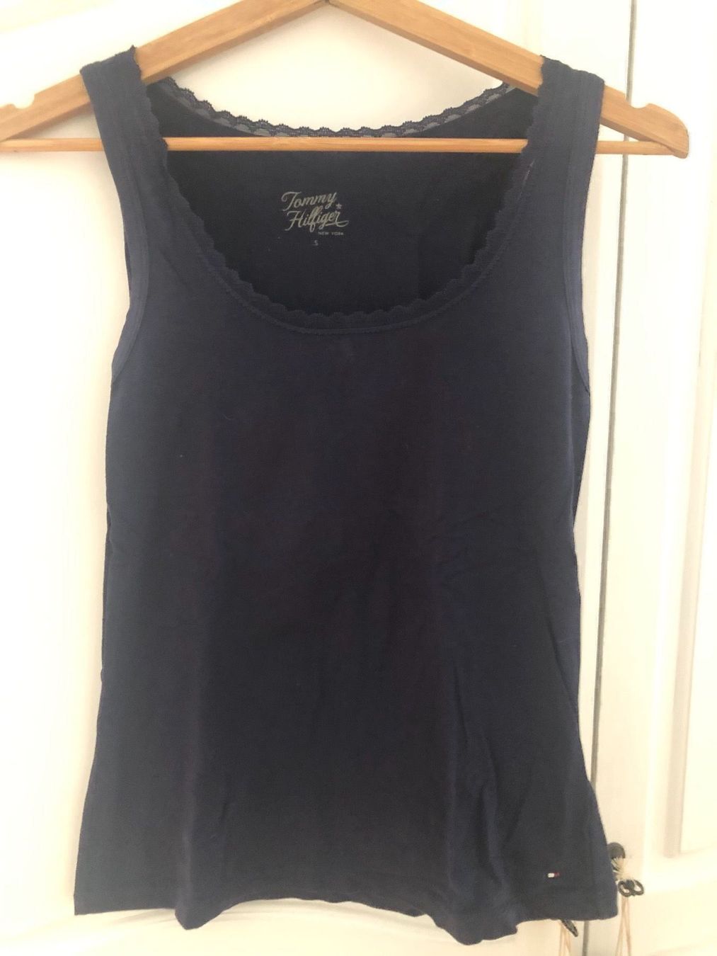 Tommy Hilfiger Tops: Hilfiger Tops s schwarz+blau – Neuf (Voir description) à Pfaffhausen par Klaras_second_hand 1