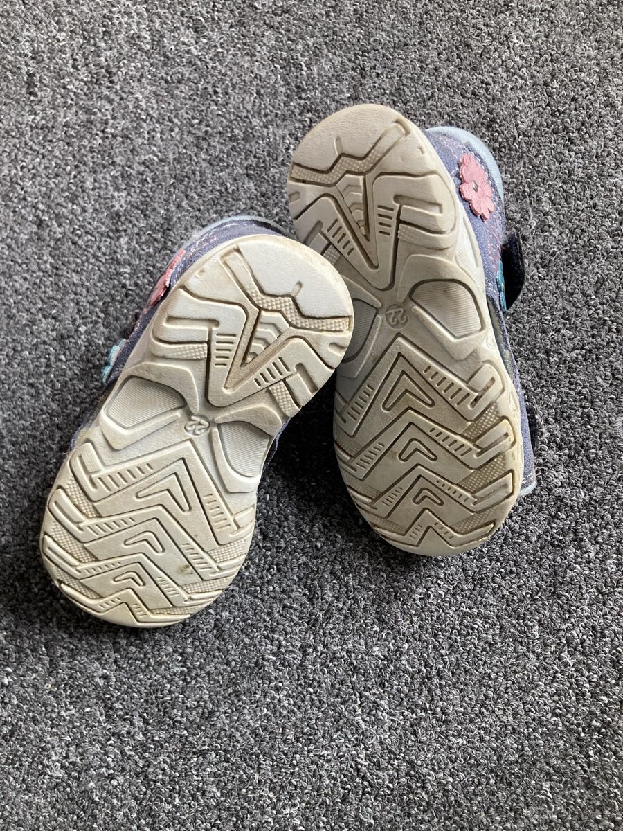 Scarpe per ragazze: Sandale Twisty Grösse 22 – Usato da Wiler b.Utzenstorf venduto da Verkauf333 1