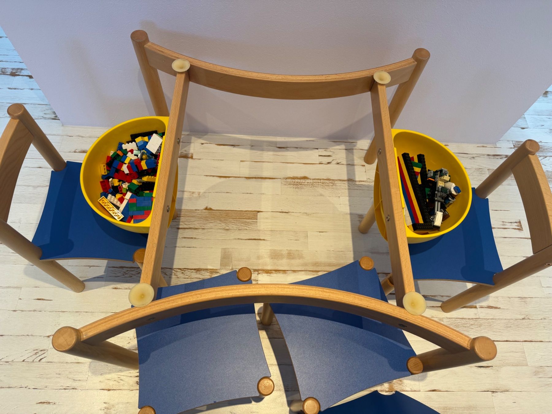 Tische: Lego Spieltisch Original + 2 Stühle + 2 Hocker – Gebraucht aus Solothurn von Manjascha 3