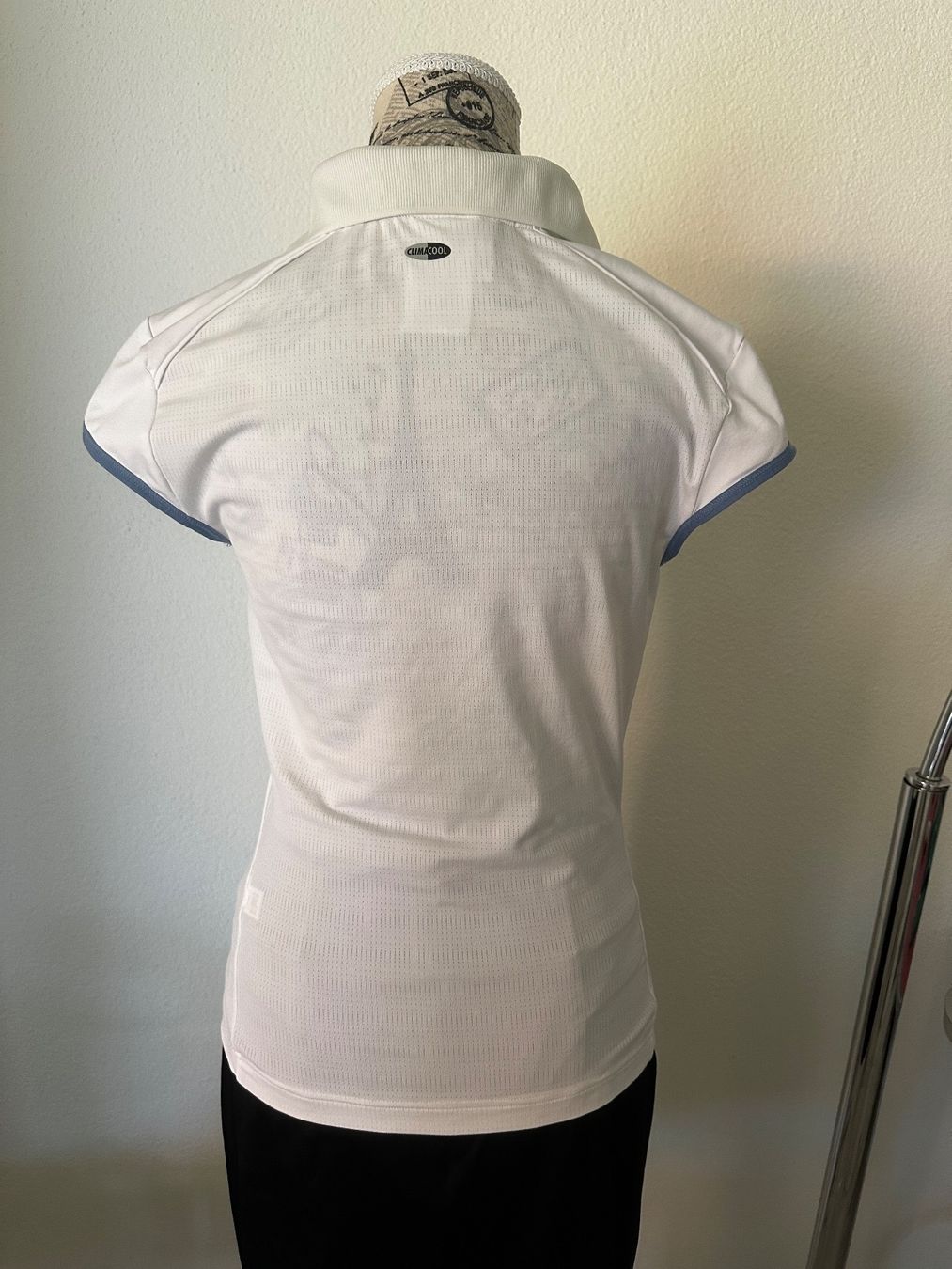 Adidas T-shirt: Adidas T-Shirt – Usato da Alpnach Dorf venduto da ljusja 1