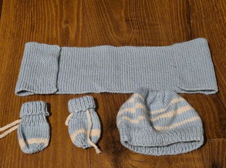 Baby Mütze, Schal, Fäustlinge, gestrickt, türkii-weiss