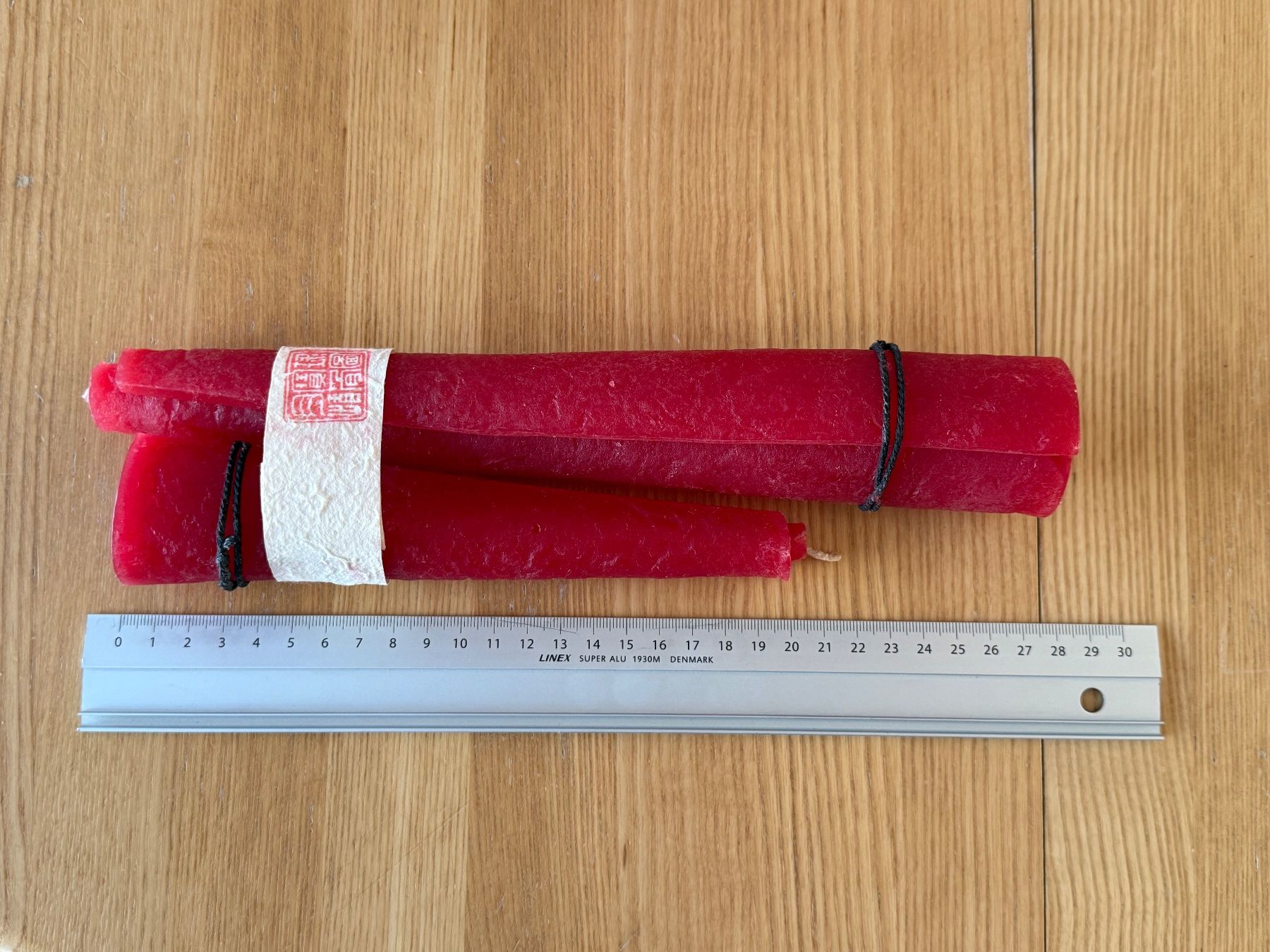 Candele: Rote Ritualkerzen, Handgefertigt – Nuovo e nell'imballaggio originale da Horgen venduto da Xhystos 1