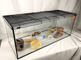 Terrarium für Nagetiere mit diversem Zubehör