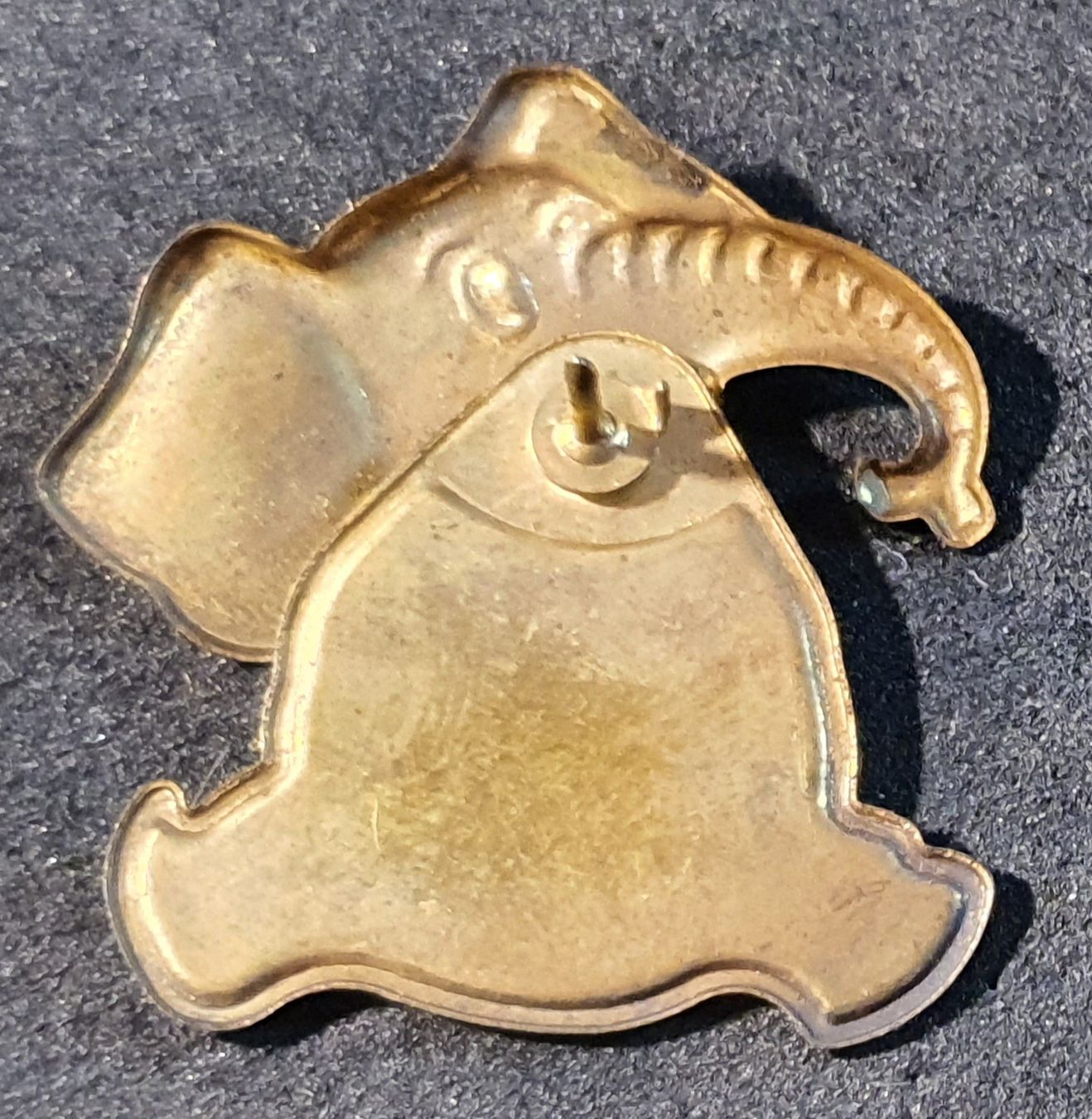 Placchette & Badge: BB245 - Pin Elefant – Usato da Reinach BL venduto da Boston-Verkauf 1