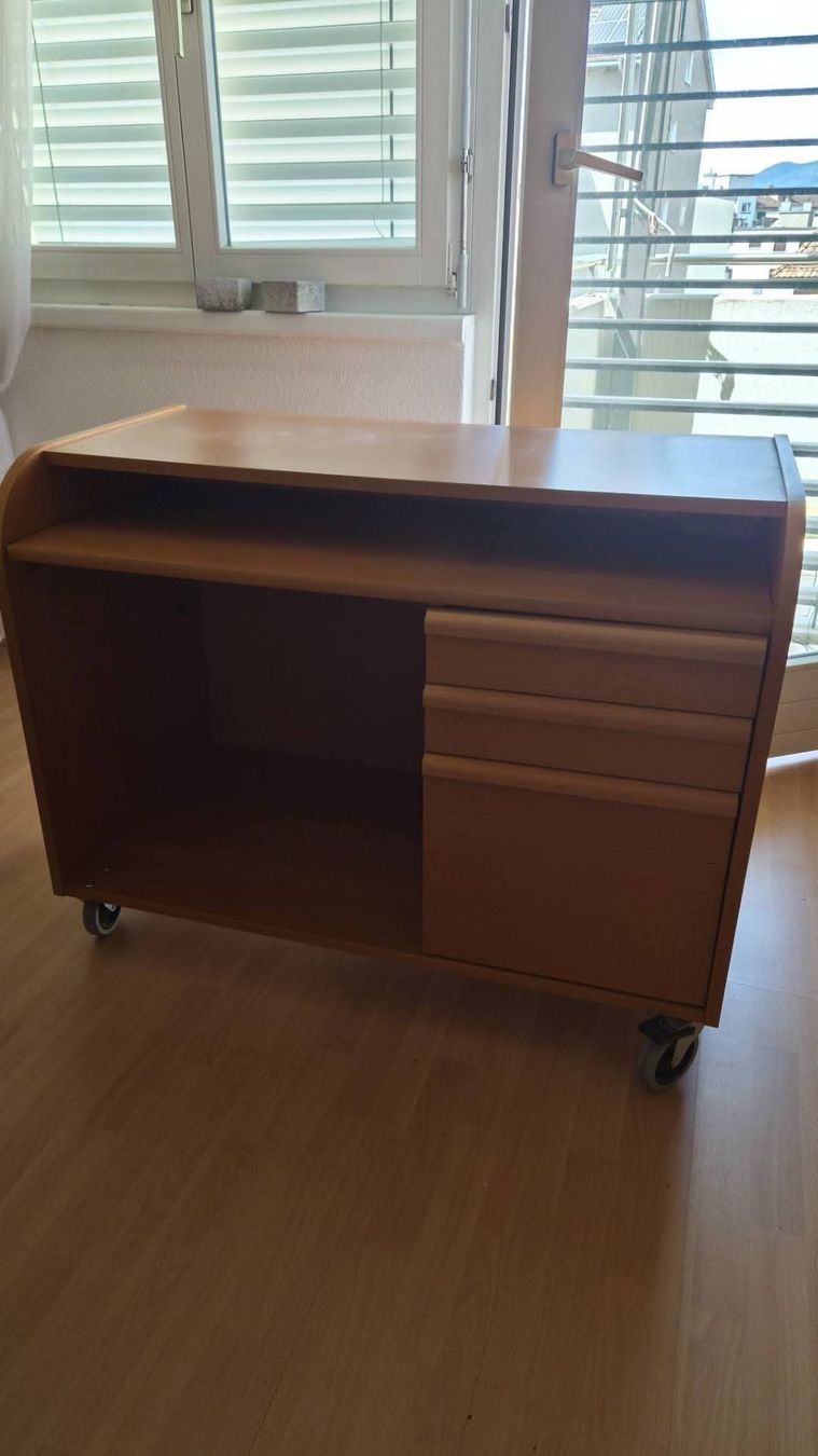 Scrivanie: Schöner Sekretär auf Rollen – Usato da Olten venduto da Terni 1