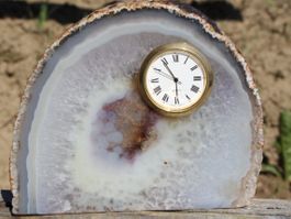 STEINSCHEIBE MIT UHR ACHAT?