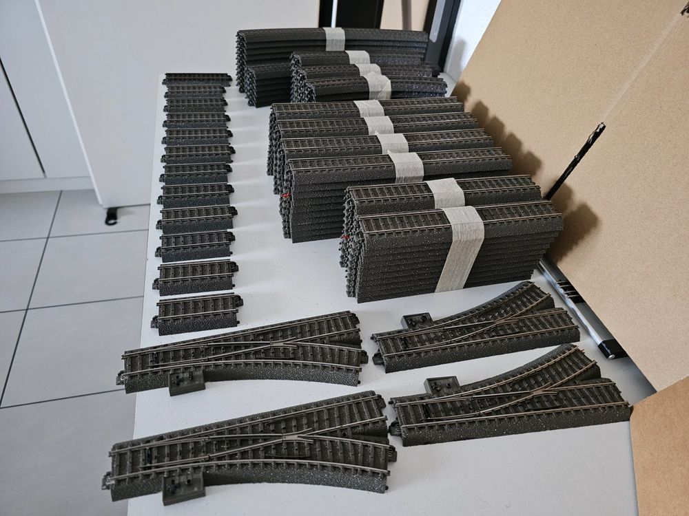 Lot De Rails Marklin – Plus De 200 Pièces (droits, Courbes, Aiguillages) + Accessoires