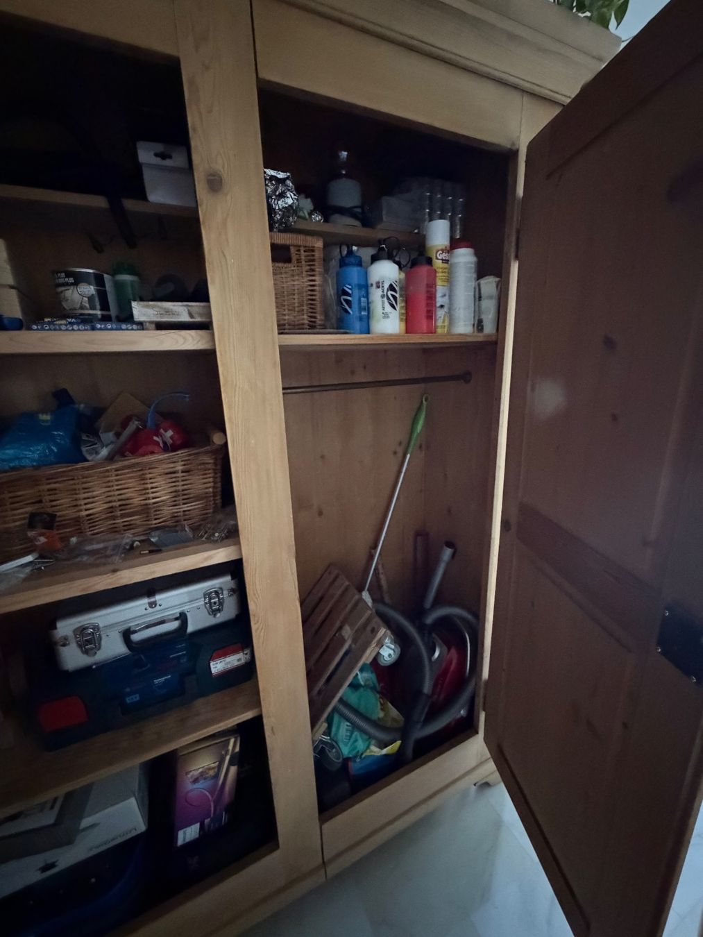 Armadi: Ancienne armoire en bois – Usato da Lausanne venduto da jeremy.brue 4