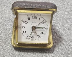 Réveil de voyage VOX Quartz Allemagne doré étui cuir marron