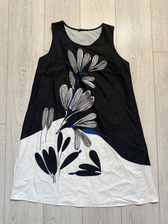 Robe sans manches à fleurs 