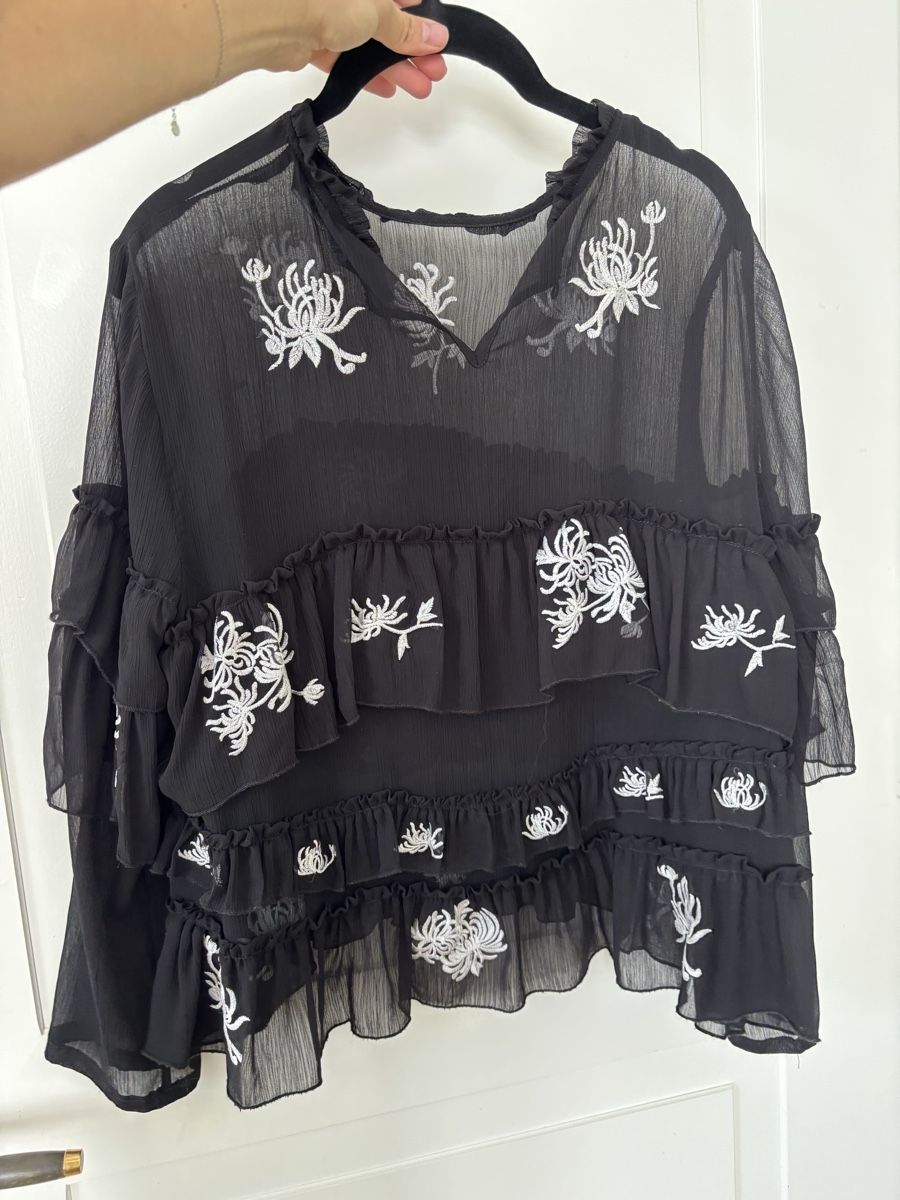 Zara Blusen: ZARA embroidered blouse – Gebraucht aus Zürich von Flo021000 1