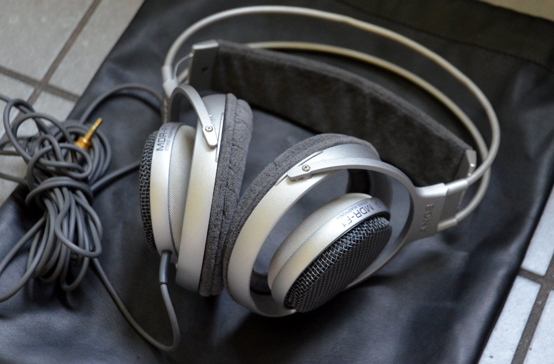 Parrot Kopfhörer: Sony MDR-F1 Kopfhörer / casque audio – Gebraucht aus Collonges von arashee