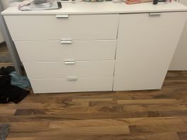 Weisse Kommode