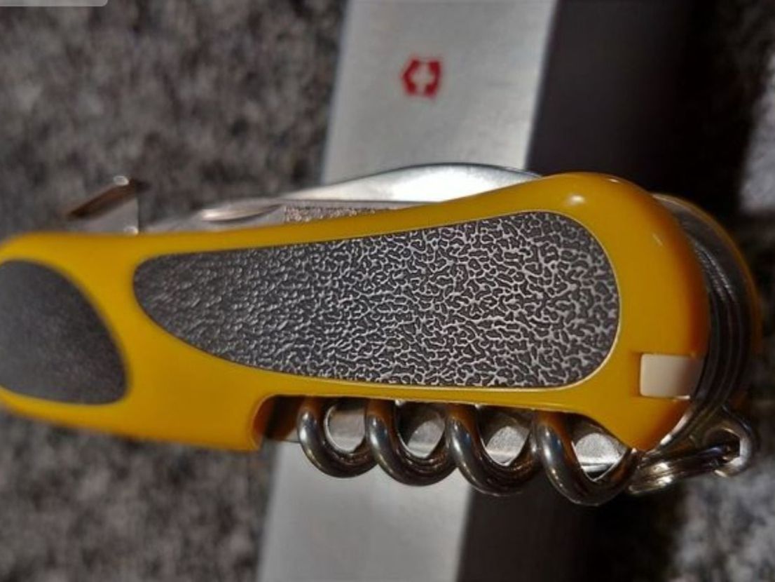 Victorinox Taschenmesser: Victorinox - Evolution Grip S17 (mit Feststellklinge) – Neu und originalverpackt aus St. Gallen von Flimmerstube 1