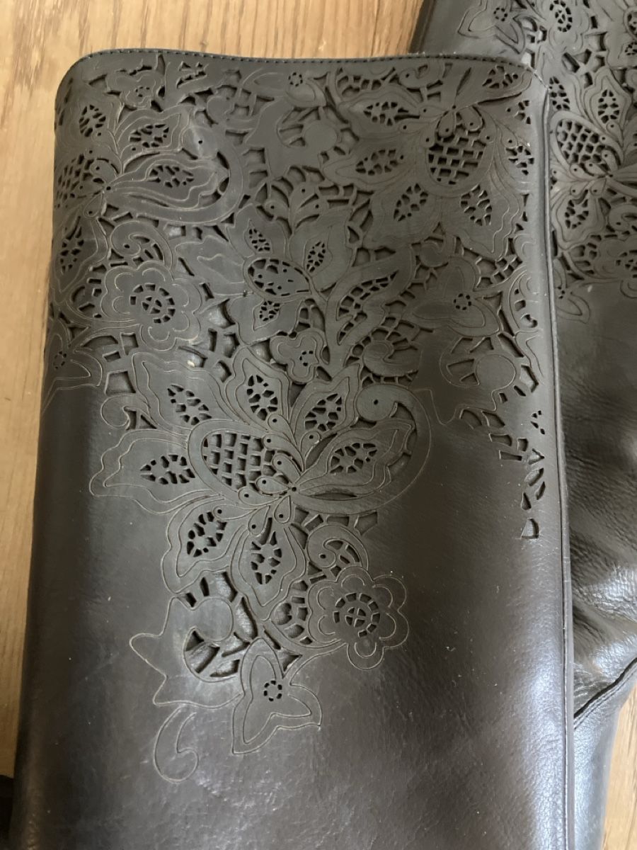 Scarpe da donna: Schwarze Lederstiefel mit tollem Muster, Grösse 38/39 – Usato da Muralto venduto da jac_hkz5 3