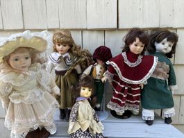 Porzelland Puppen Sammlung 6Stk. verschiedene Kleider guter