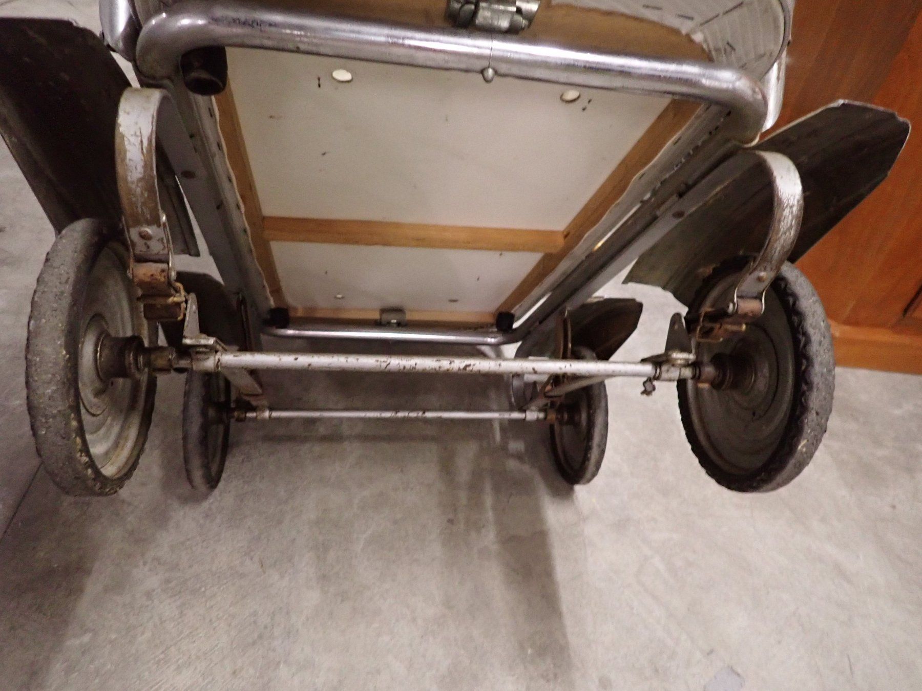 Carrozzine: Estrichfund, antiker cooler Kinderwagen – Usato da Wallisellen venduto da Mf1000 5