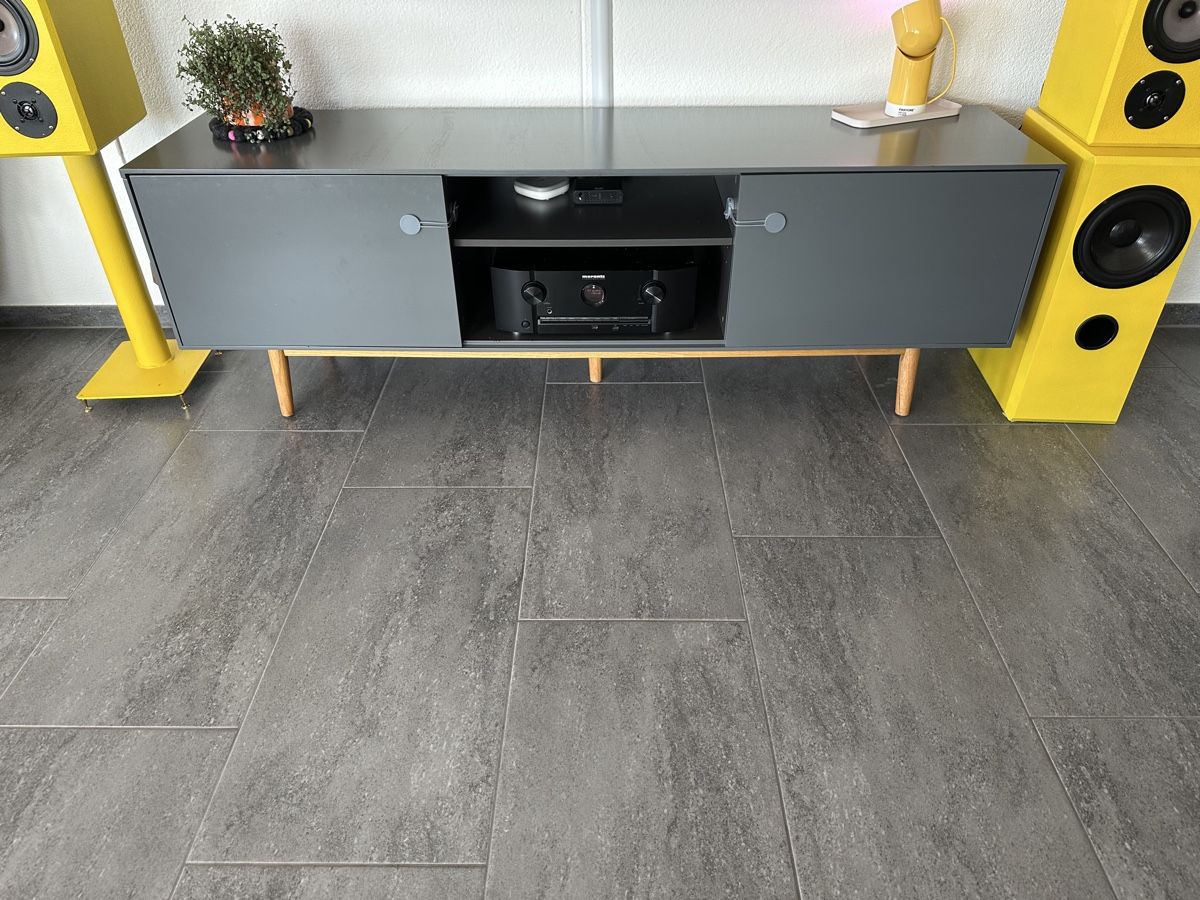 Mobili TV: Low-Board, Top Zustand, Grau/ Anthrazit – Usato da Diessenhofen venduto da dtm420