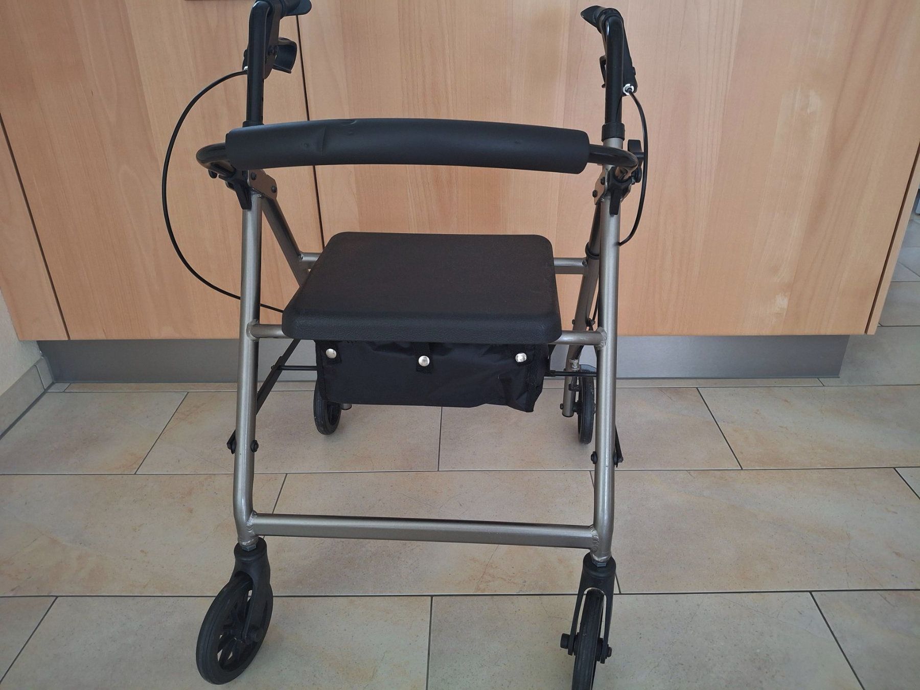 Ausili per la deambulazione: Rollator, Höhe verstellbar, Stellbremse, klappbar – Usato da Wittnau venduto da Onyx73 1