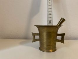 Mörser aus Messing mit einer leichten Patina aus Samml. (4)