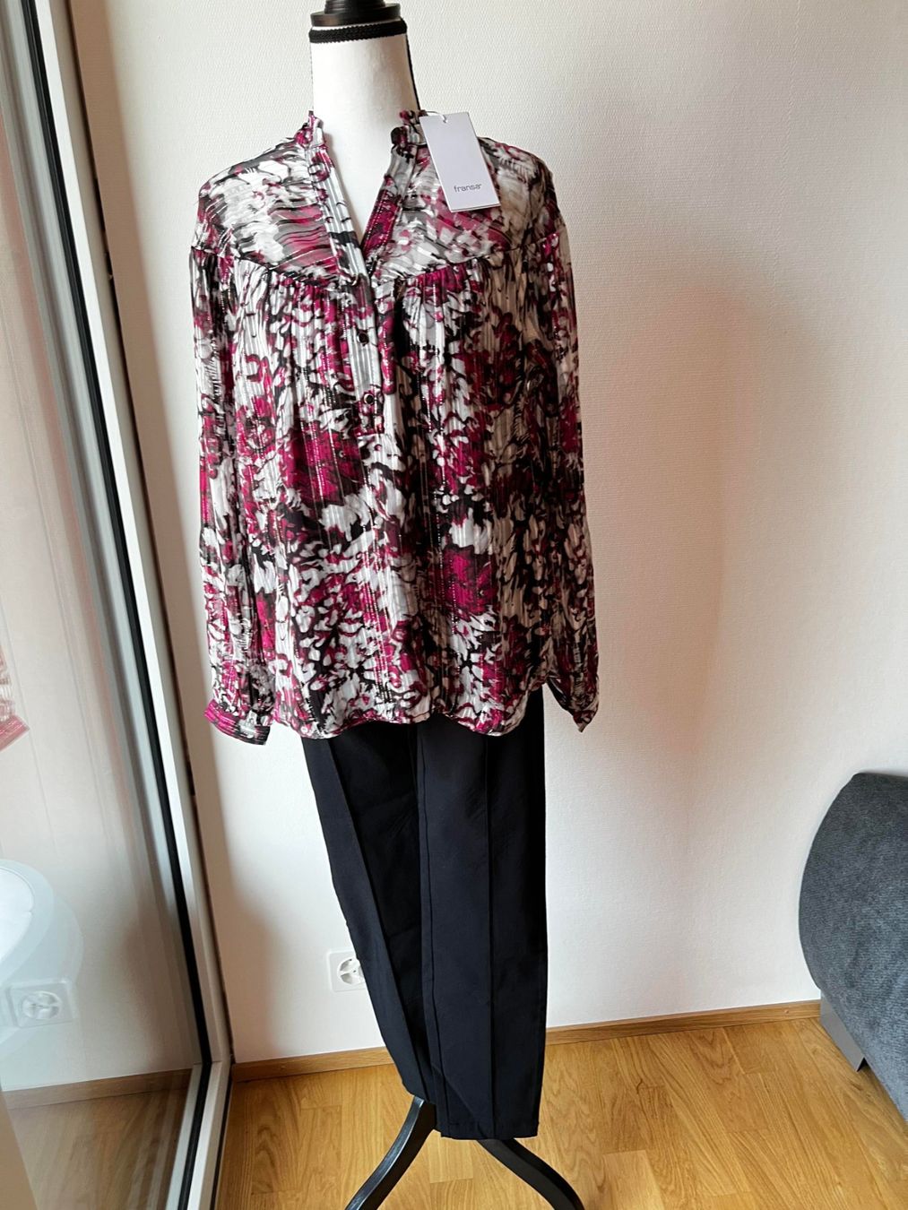 Chemisiers: Neue Bluse S /M – Neuf avec emballage d'origine à Riehen par edu_92w7 3