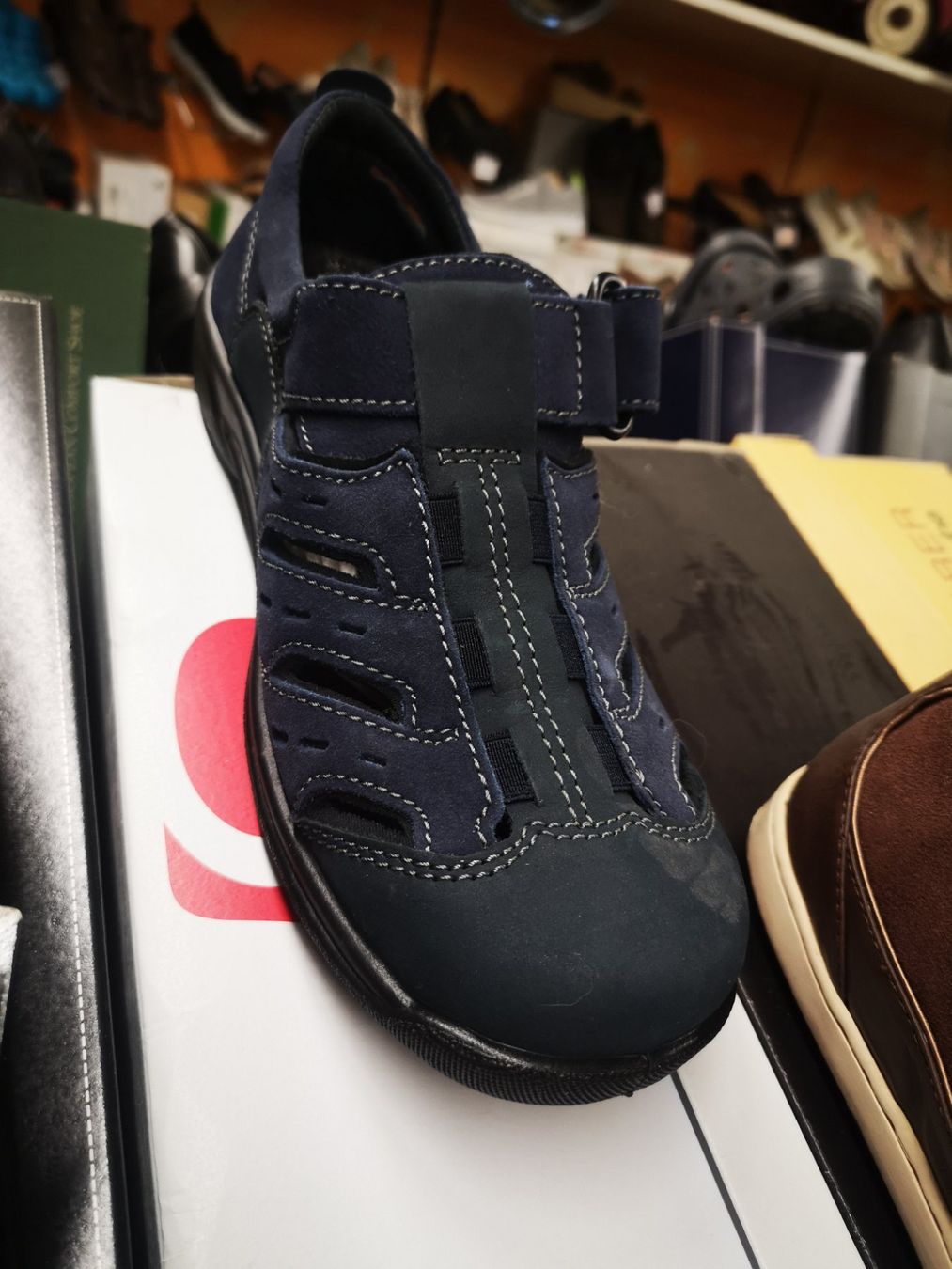 Herrenschuhe: Sandalen – Neu und originalverpackt aus Möhlin von Highwaytom