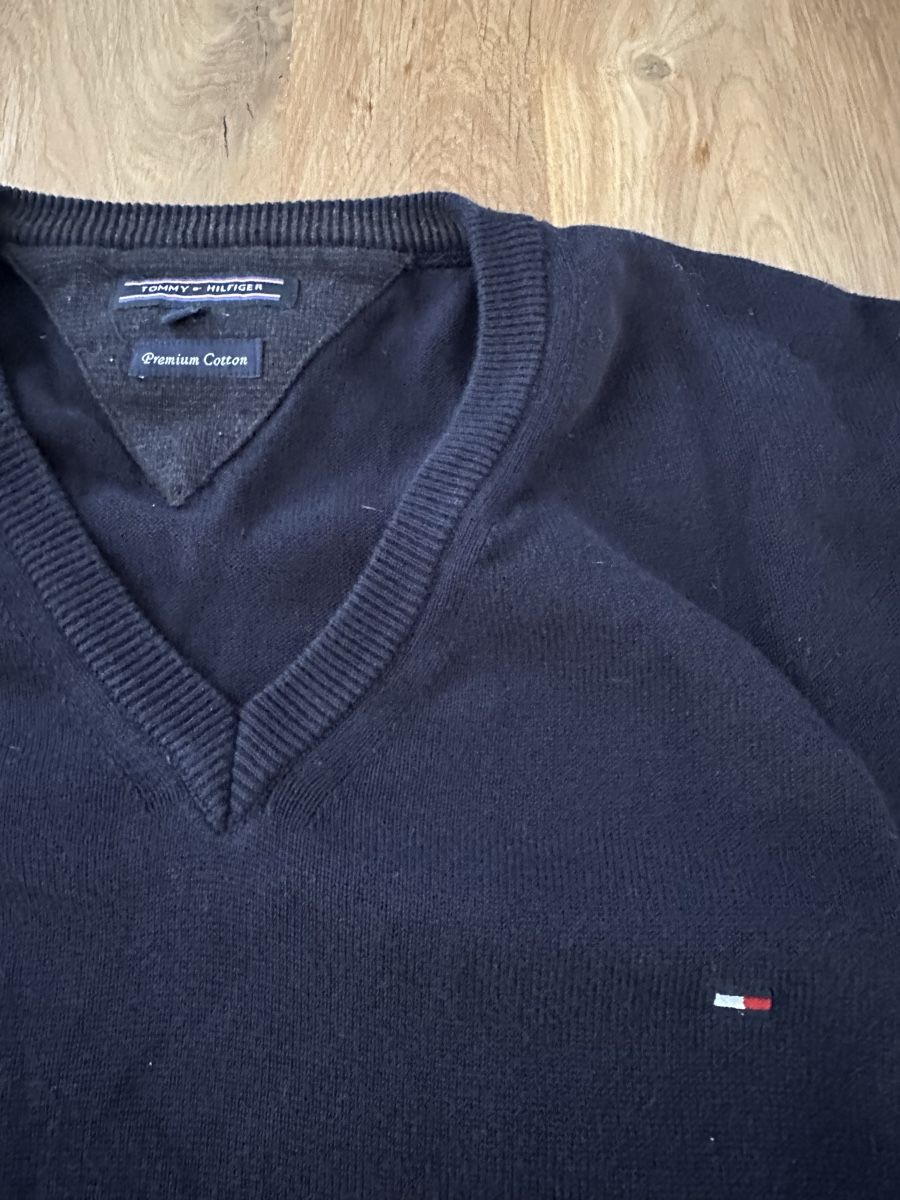 Tommy Hilfiger Maglioni & Felpe: Tommy Hilfiger Pullover V-Ausschnitt Dunkelblau – Nuovo (secondo la descrizione) da Busswil BE venduto da verowo 1
