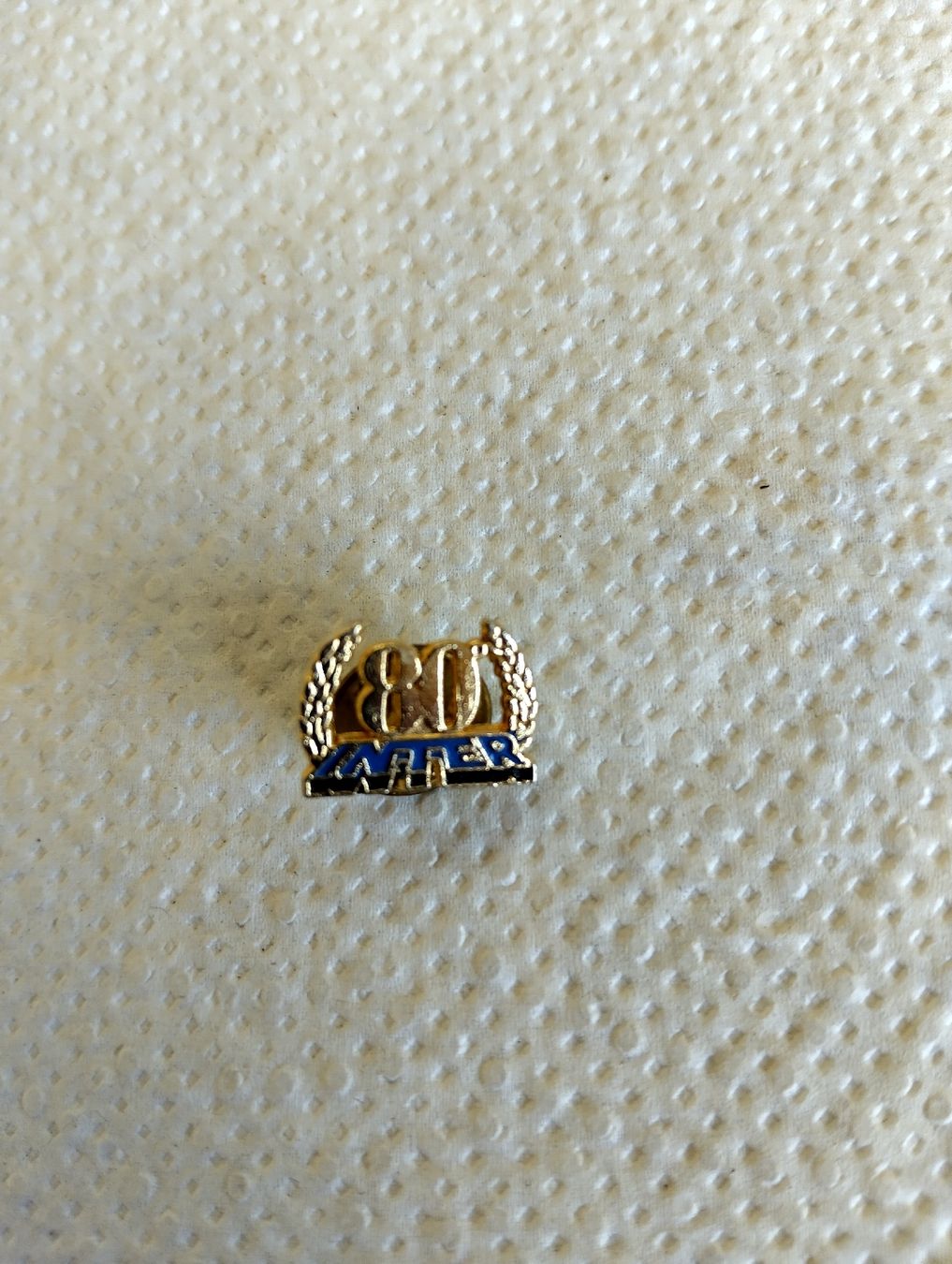 Placchette & Badge: Pin émaillé Inter 80 ans doré – Usato da Reconvilier venduto da mpa_7b2k