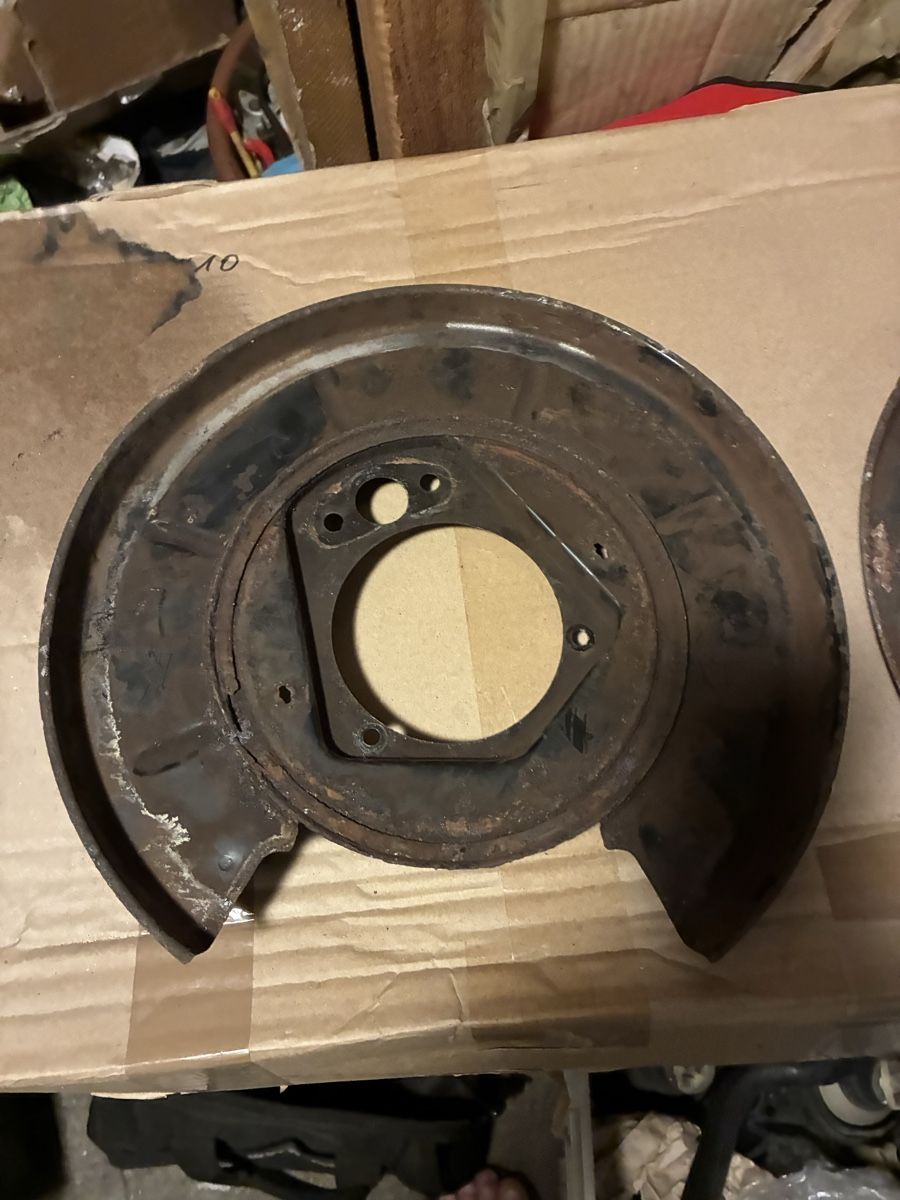 BMW Tutti pezzi di ricambio auto: Bmw e24 e28 bremsblech – Usato da Grenchen venduto da Netii10 4