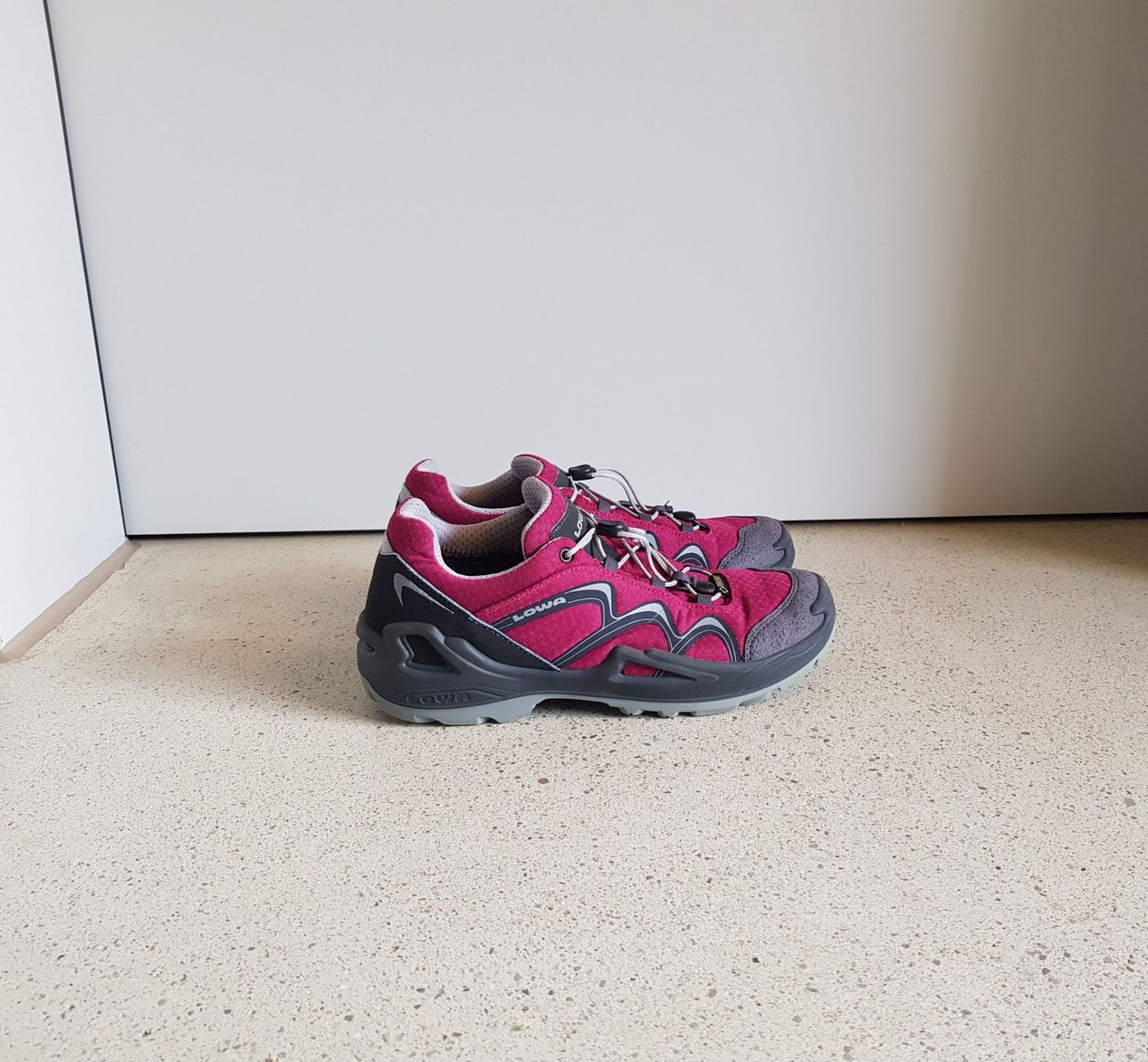 Lowa Scarpe per ragazze: Lowa Innox GTX Wanderschuh Grösse 39 – Usato da Basel venduto da fafa68