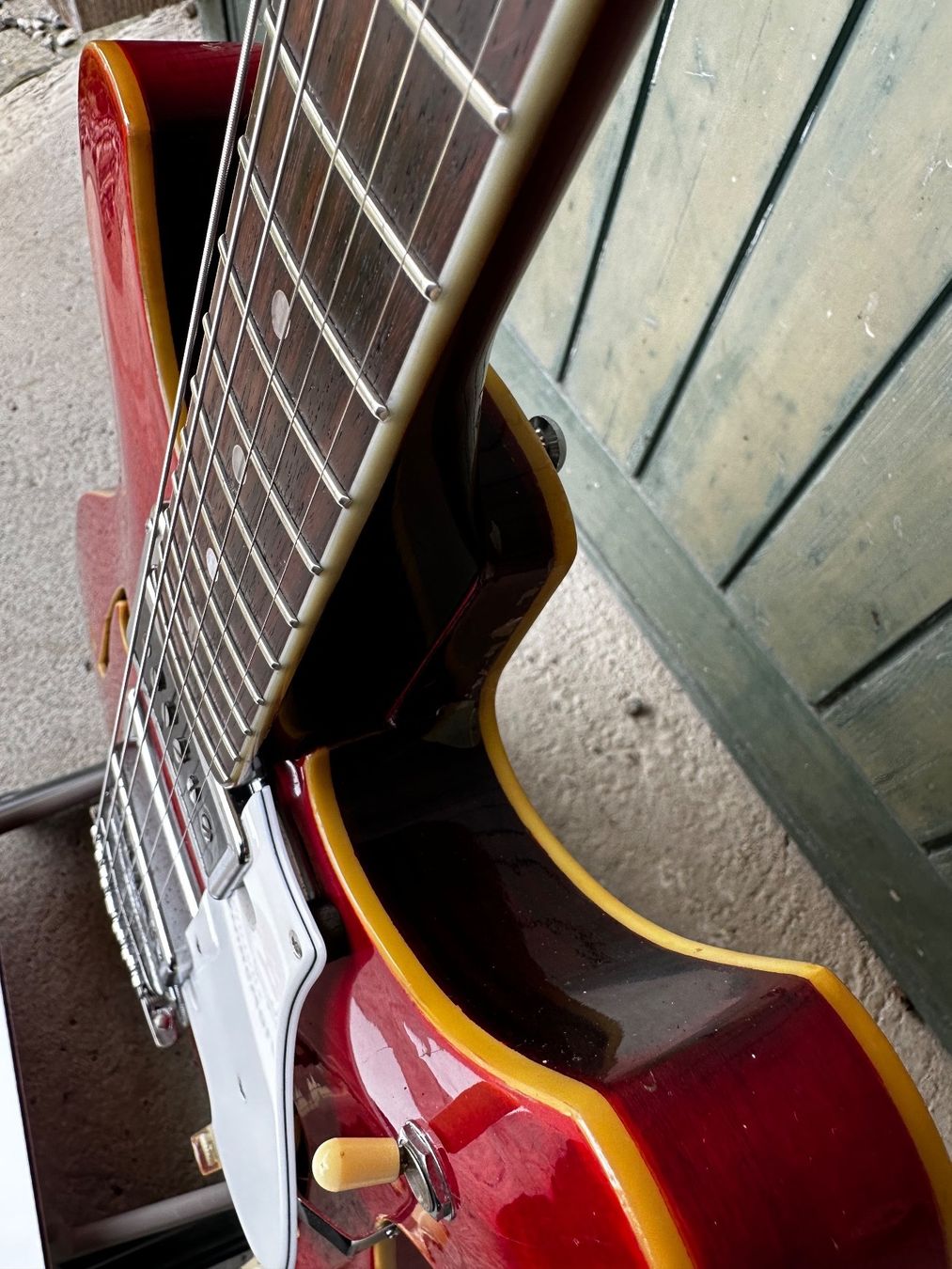 Strumenti musicali: GUYATONE Blues - und Jazzgitarre 1975 – Usato da Tschierv venduto da Screamingwolfguitars 2