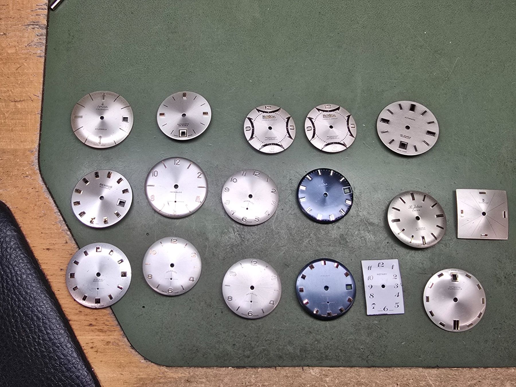 Orologi: Lot de 17 cadran divers – Usato da Tramelan venduto da Nirdan
