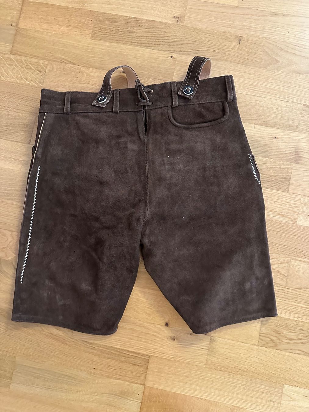 Hosen: Neue Lederhose. – Neu und originalverpackt aus Sempach Station von Jupi2011 1