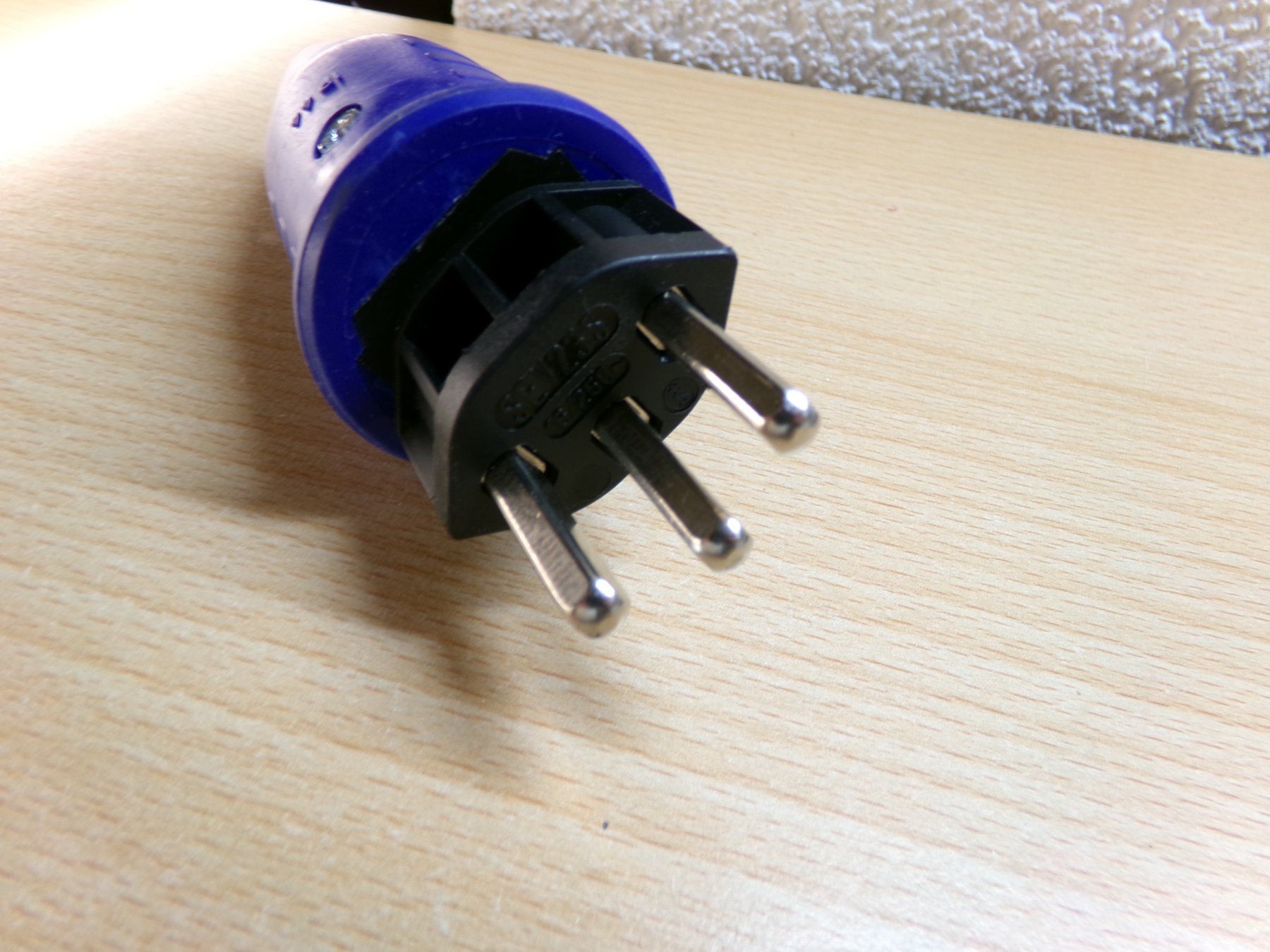 Spine: Typ23 Stecker – Usato da Hombrechtikon venduto da Maloev17 3