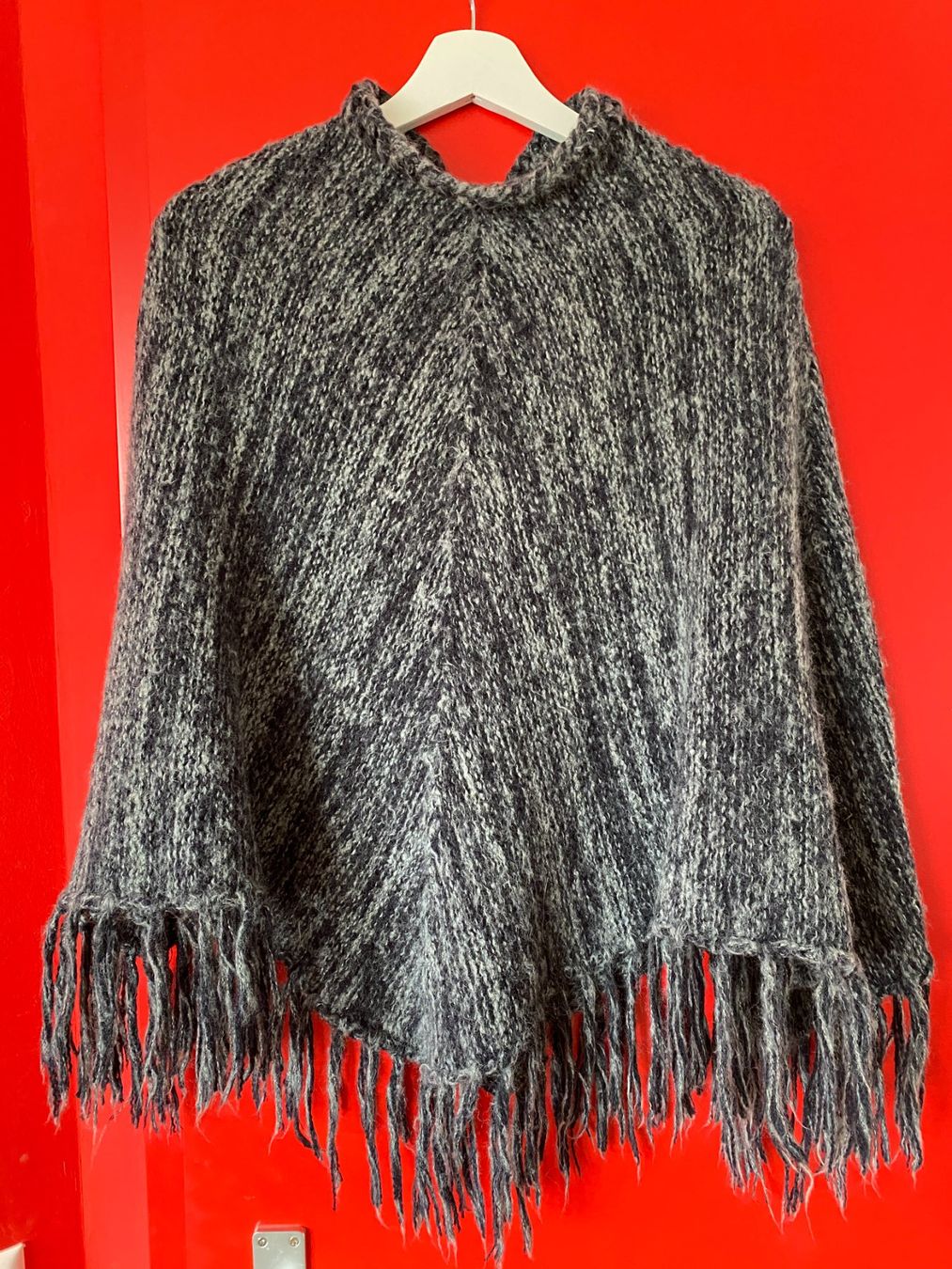 Maglioni & Felpe: Poncho mit Merinowolle, 1 Size – Usato da Amriswil venduto da Egoldi