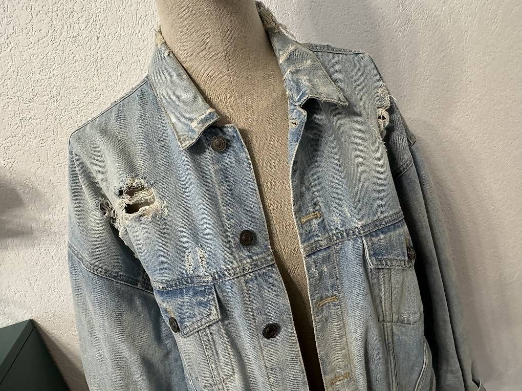 Vestes: Veste en Jeans Givenchy 38 – D'occasion à Villars-le-Grand par fanstemymar 3