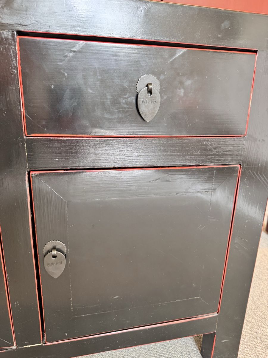 Cassettiere: Chinesische Lowboard Kommode schwarz-rot – Usato da Adliswil venduto da Bellezza06 2
