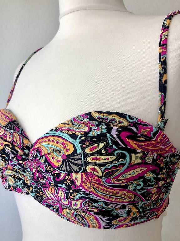 Costumi da bagno & Bikini: Farbenfrohes Bikinioberteil no name – Usato da Zürich venduto da lino07 1