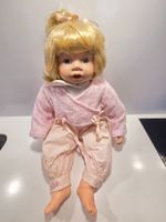 Puppe mit blonde Haare