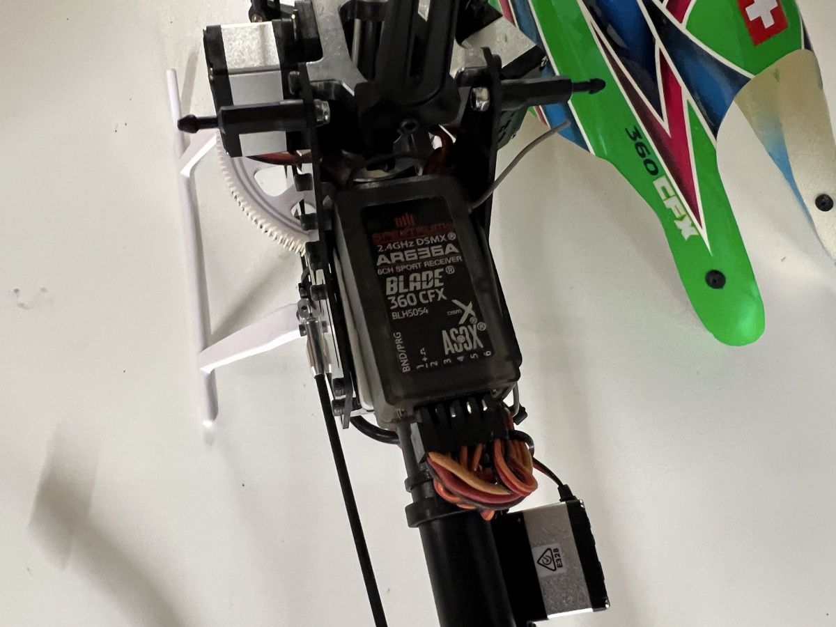 Blade RC Kits de montage: Heli Blade 360CFX 3S mit 4 Akkus – Neuf (Voir description) à Amlikon-Bissegg par hanspi1968 3