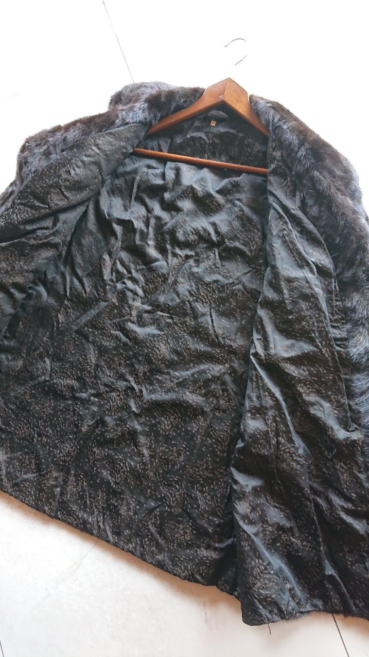 Cappotti: Eleganter Pelzmantel – Usato da Grenchen venduto da Zombiepolizist 2